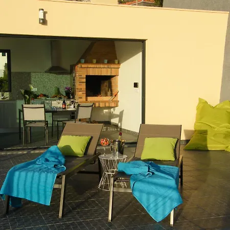 Arco Da Calheta Sleeps 6 With Pool And Air Con Arco da Calheta (Madeira)