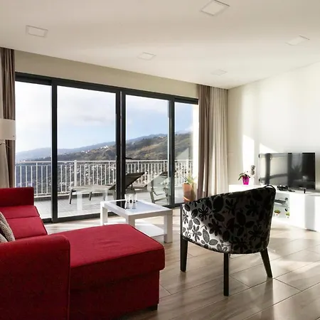 Arco Da Calheta Sleeps 6 With Pool And Air Con Villa Arco da Calheta (Madeira)